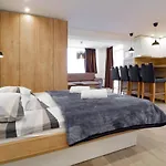 Marinici - With Private Parking Apartament