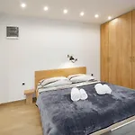 Apartament Marinici - With Private Parking *