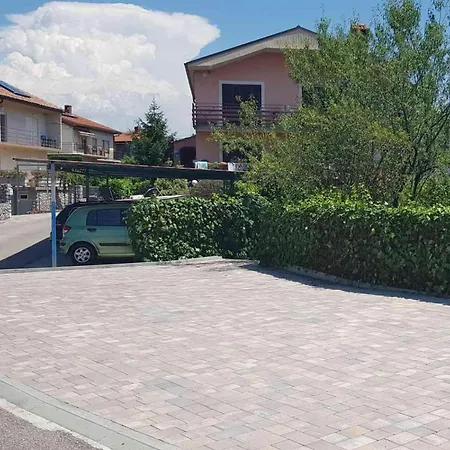 Marinici - With Private Parking Apartment