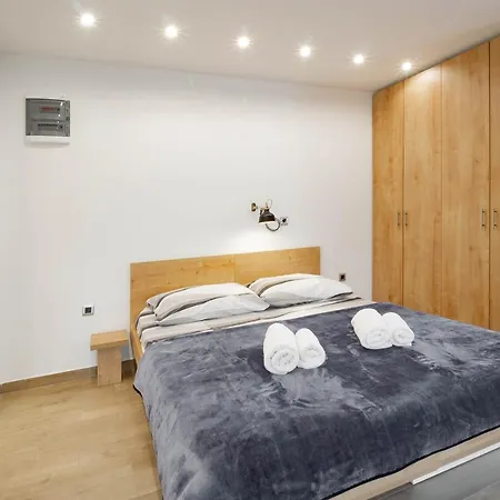 Apartamento Marinici - With Private Parking *