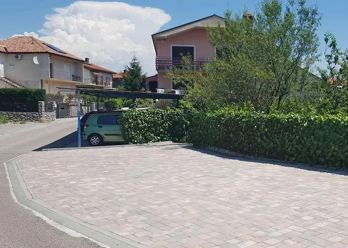 Marinici - With Private Parking Apartament