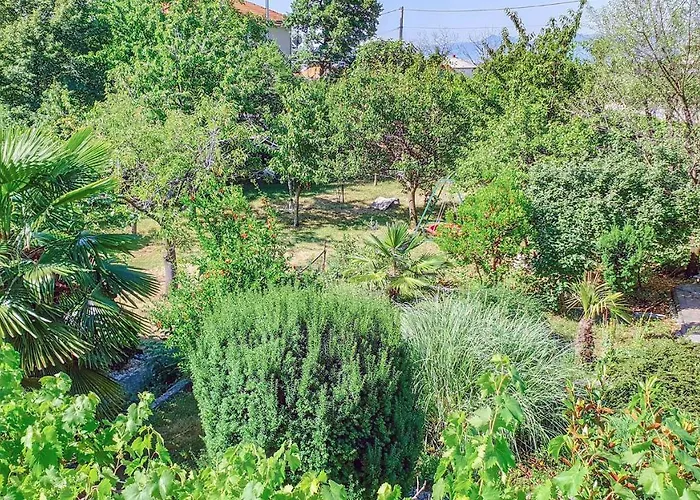 Apartament Marinici - With Private Parking